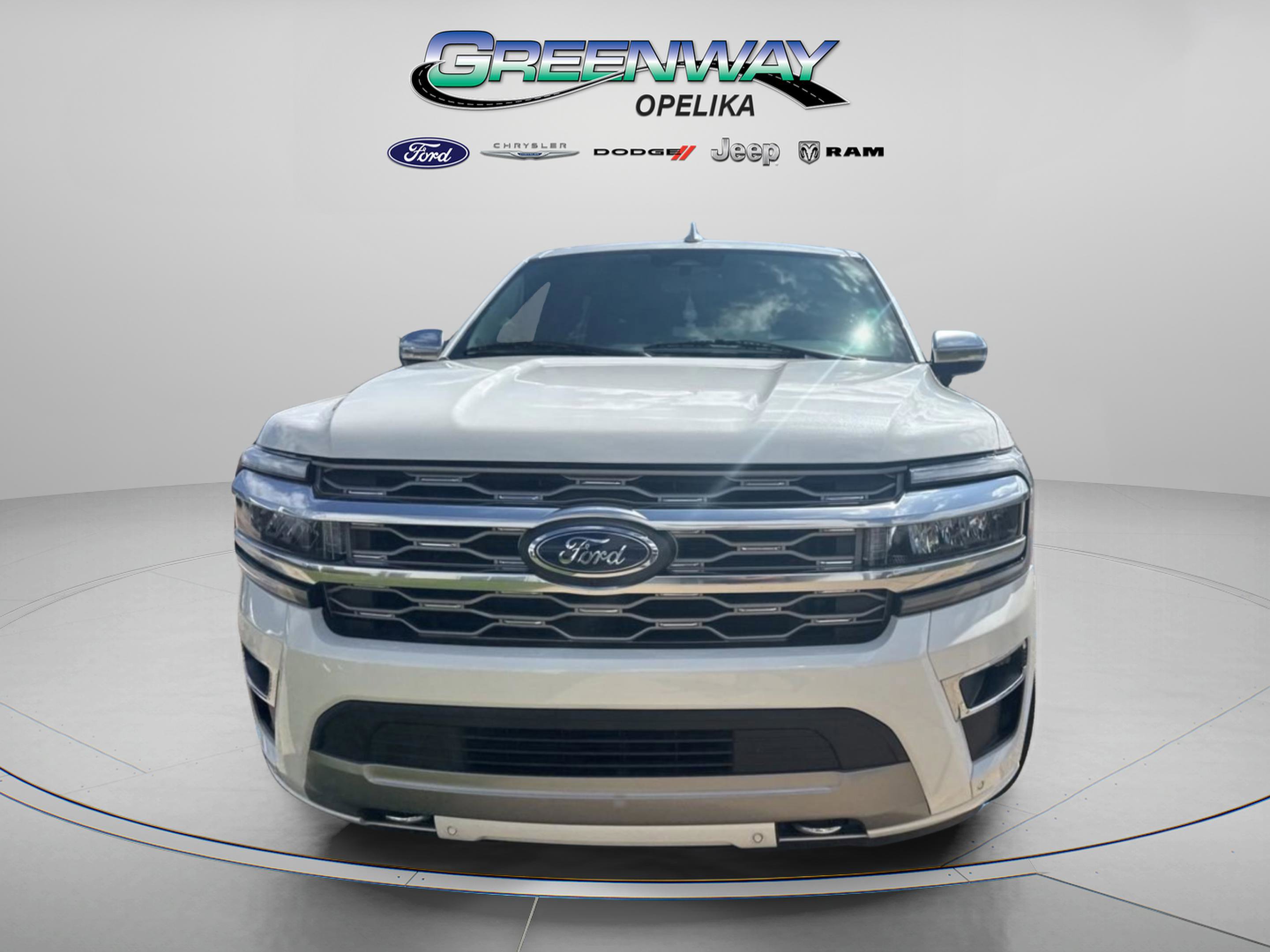 Used 2024 Ford Expedition Max Platinum AWD/4WD image 3