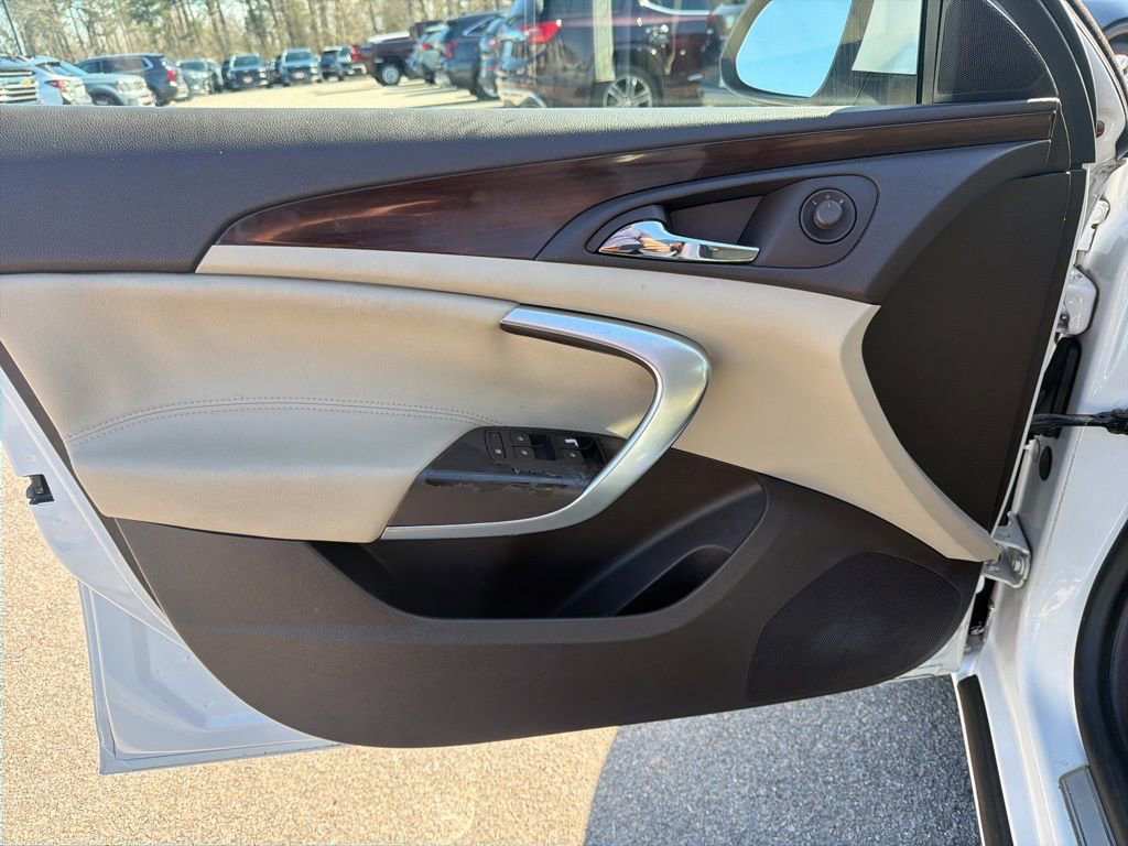 Used 2011 Buick Regal CXL w/ RL2 Preferred Equipment Group FWD image 12
