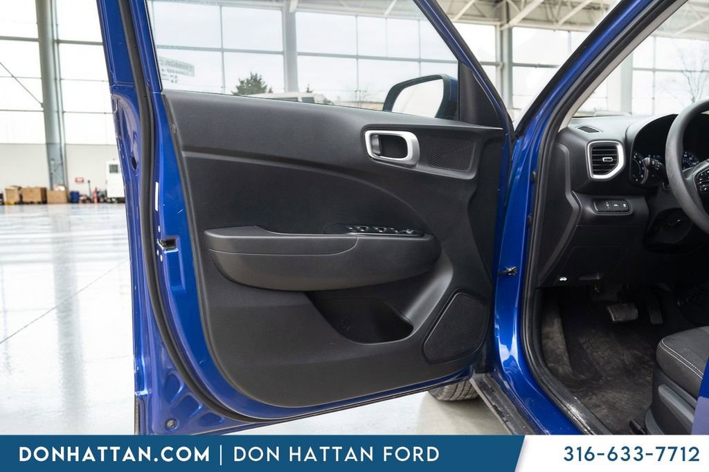 Used 2020 Hyundai Venue SEL image 11