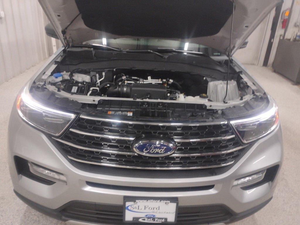 Used 2024 Ford Explorer XLT w/ Equipment Group 202A image 7
