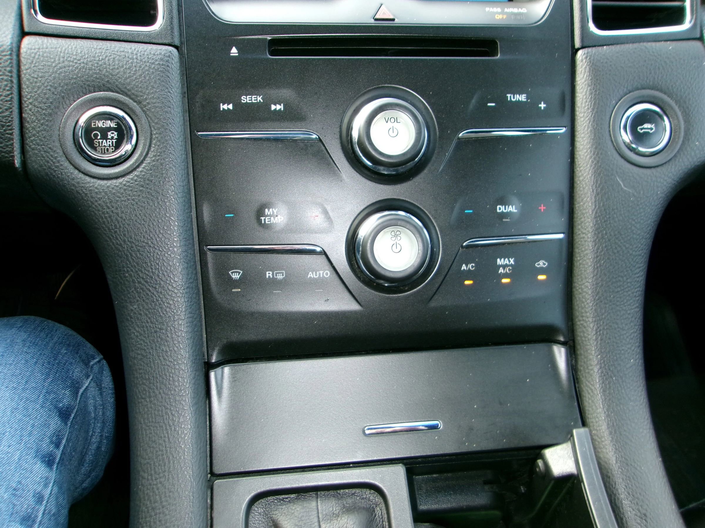 Used 2015 Ford Taurus Limited image 12
