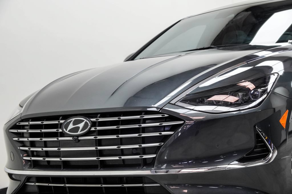 Used 2023 Hyundai Sonata Limited w/ Cargo Package FWD image 2