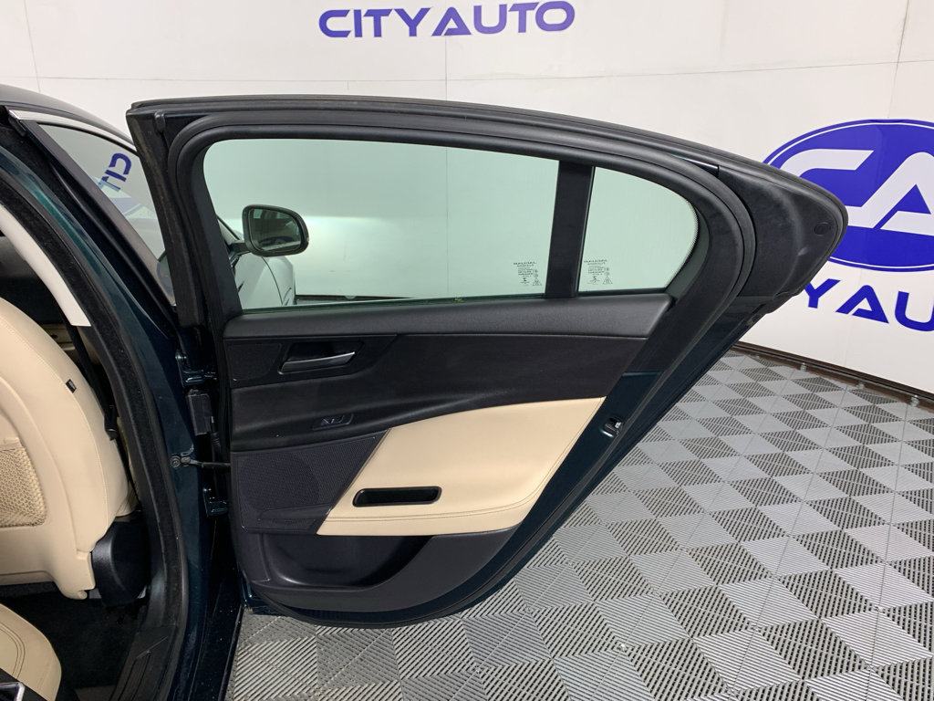 Used 2017 Jaguar XE Prestige image 37