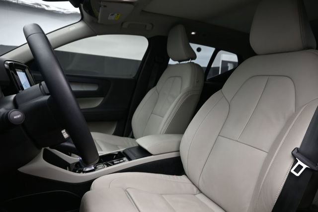 Used 2023 Volvo XC40 B5 Plus w/ Driver Assist Package AWD/4WD image 10