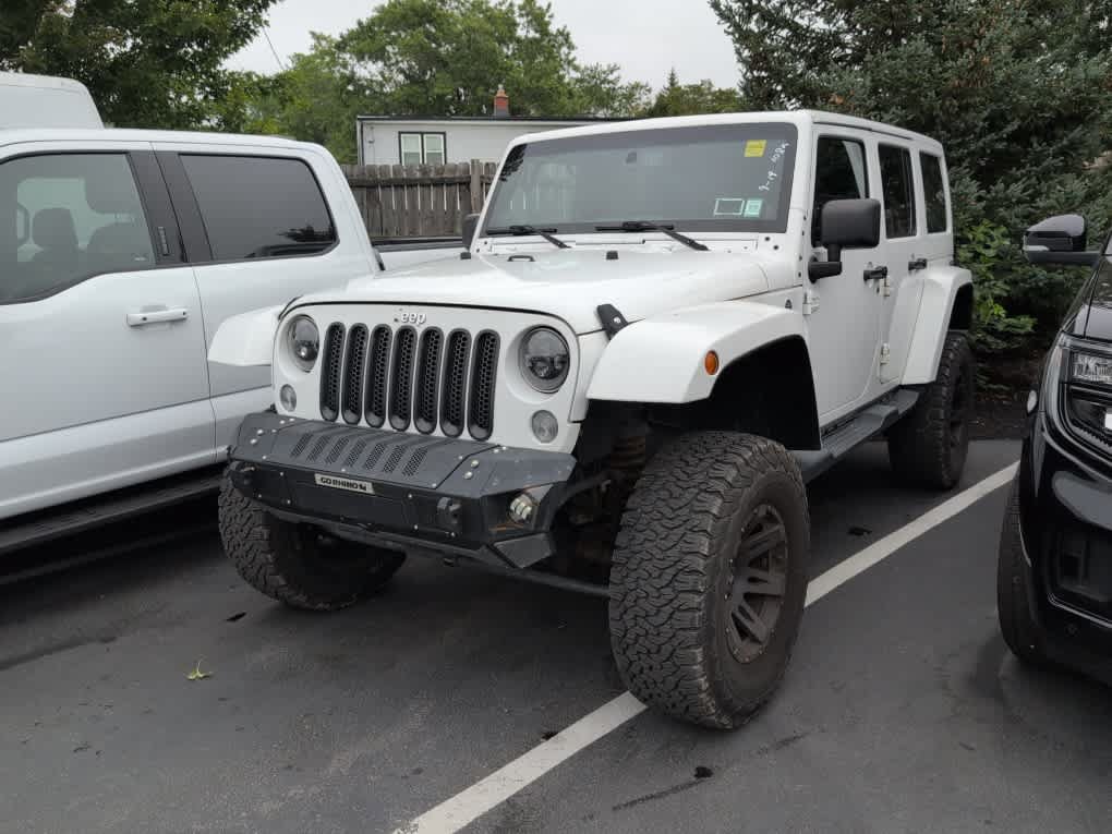 Used 2014 Jeep Wrangler Unlimited Sahara w/ Dual Top Group AWD/4WD image 2