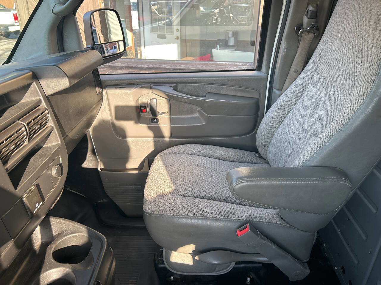 Used 2015 GMC Savana 2500 RWD image 13
