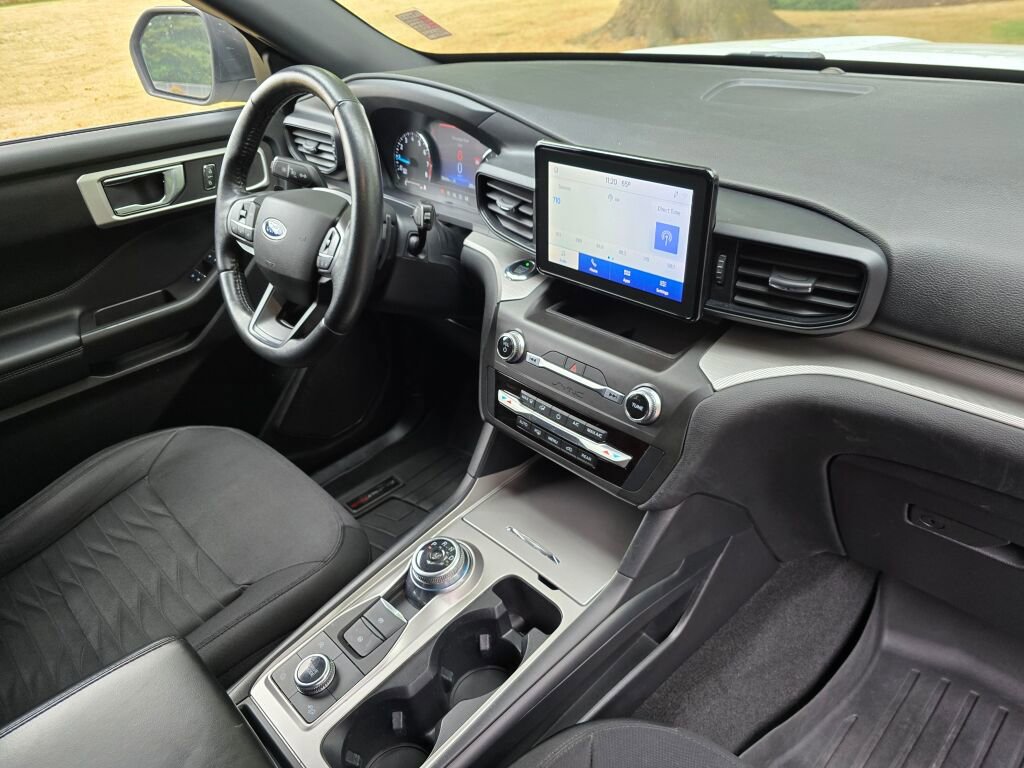 Used 2020 Ford Explorer XLT w/ Class III Trailer Tow Package image 15