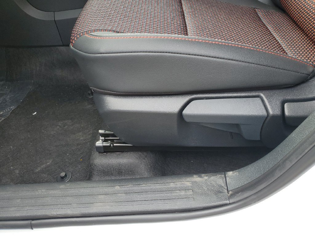 New 2026 Nissan Kicks SR w/ SR Premium Package FWD image 17