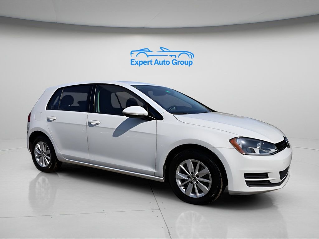 Used 2017 Volkswagen Golf S image 1