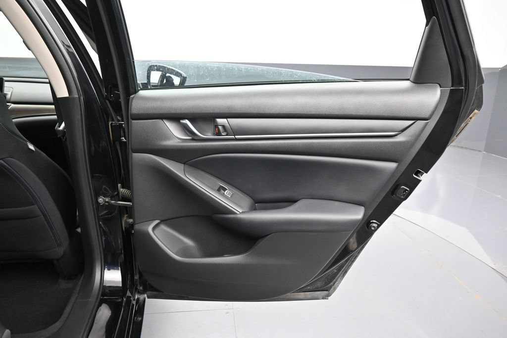 Used 2018 Honda Accord LX image 31