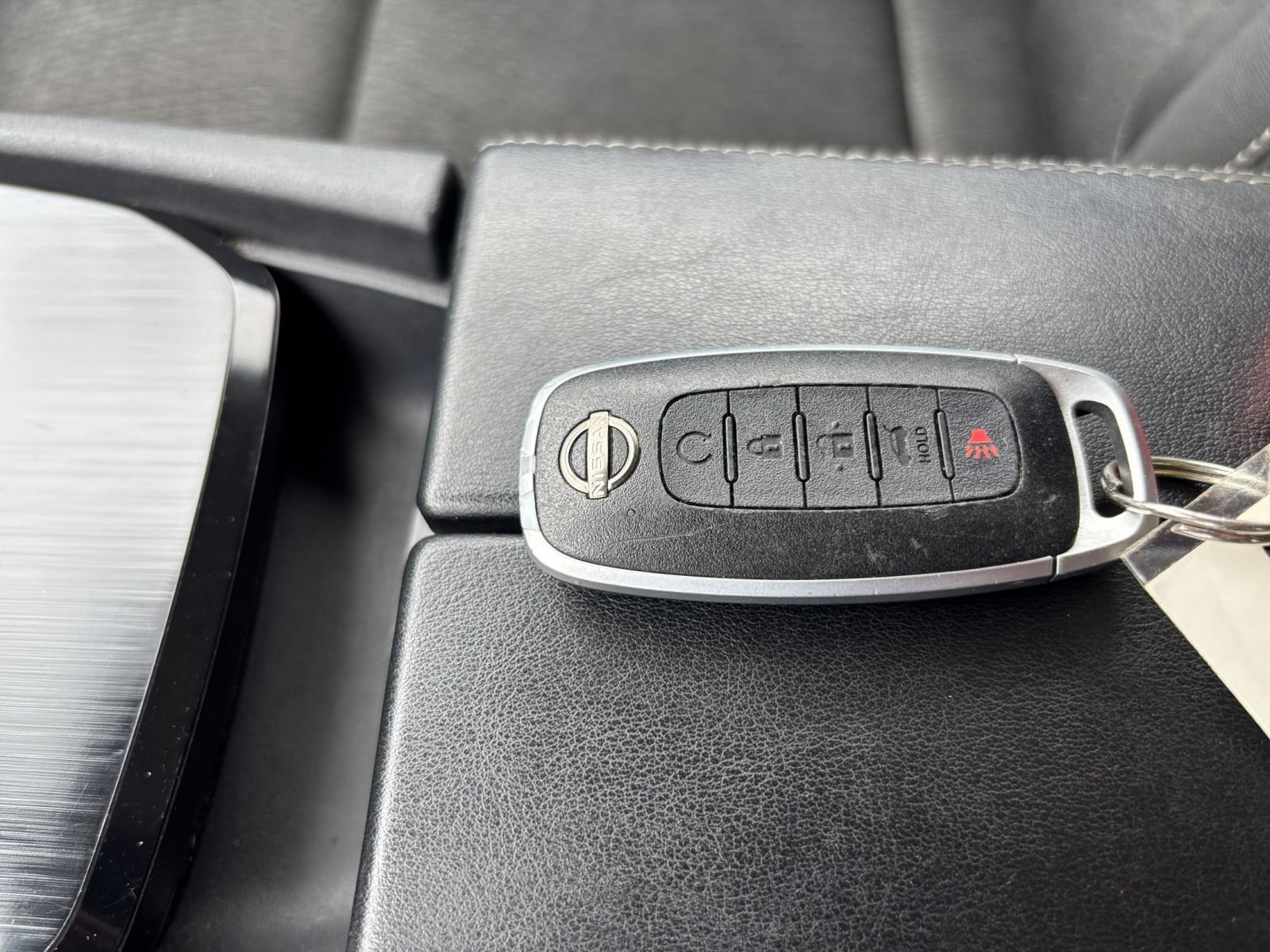 Used 2025 Nissan Rogue SV FWD image 25