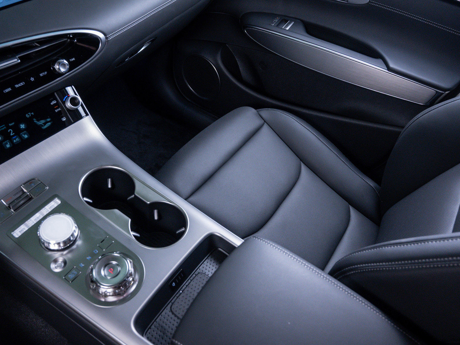 Used 2026 Genesis GV70 2.5T Select image 25