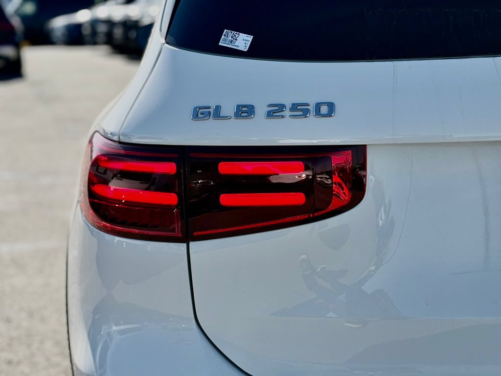 New 2026 Mercedes-Benz GLB 250 image 11