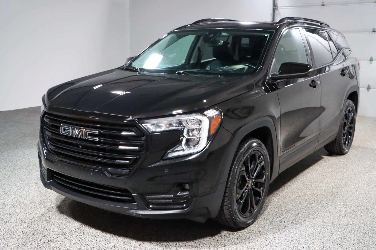 Used 2022 GMC Terrain SLT w/ Infotainment Package II AWD/4WD image 33