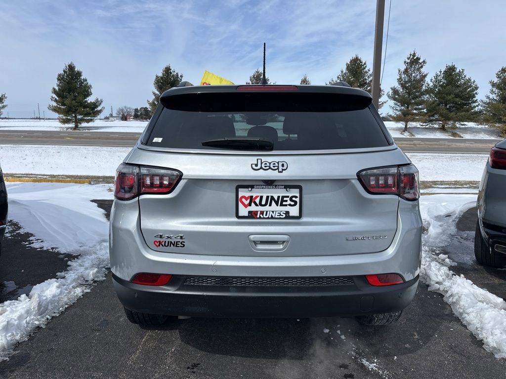 Used 2025 Jeep Compass Limited image 14