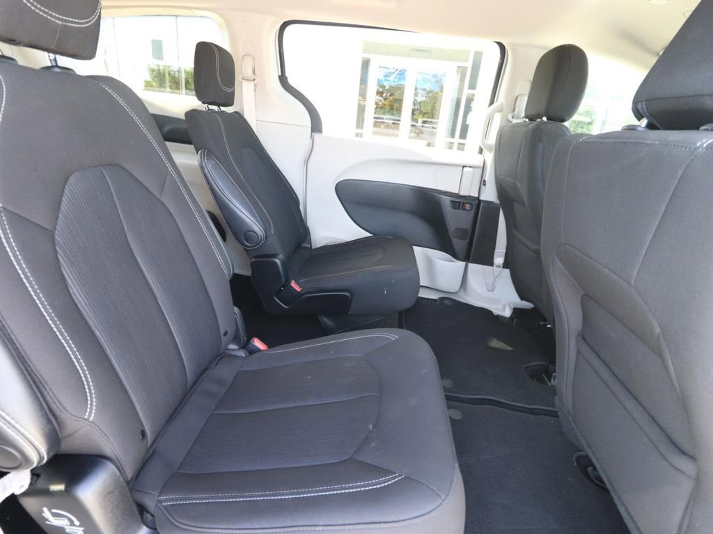Used 2023 Chrysler Voyager LX image 22