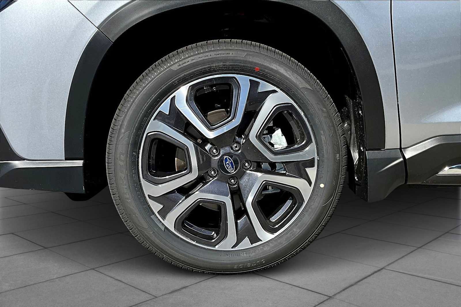 New 2025 Subaru Ascent Limited image 13