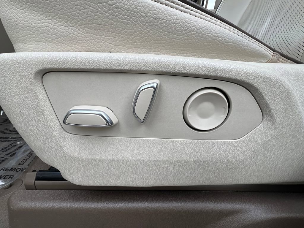 Used 2022 GMC Yukon Denali w/ Denali Premium Package image 30