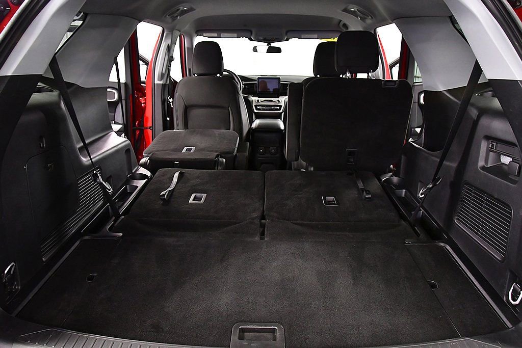 Used 2023 Ford Explorer XLT image 33