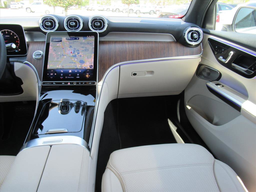 Used 2025 Mercedes-Benz GLC 300 image 14
