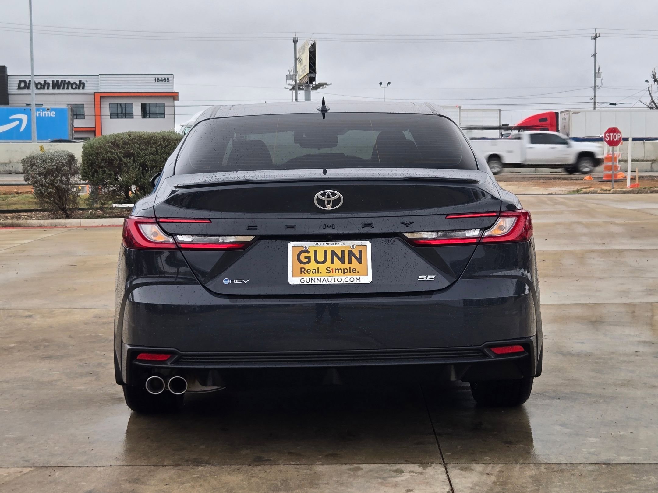 Used 2025 Toyota Camry SE image 4