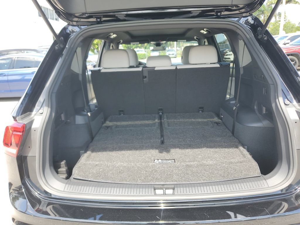 Certified 2023 Volkswagen Tiguan SE R-Line FWD image 15