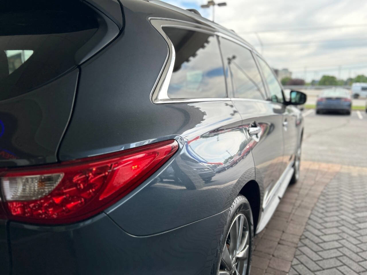 Used 2013 INFINITI JX35 AWD w/ Premium Pkg image 12