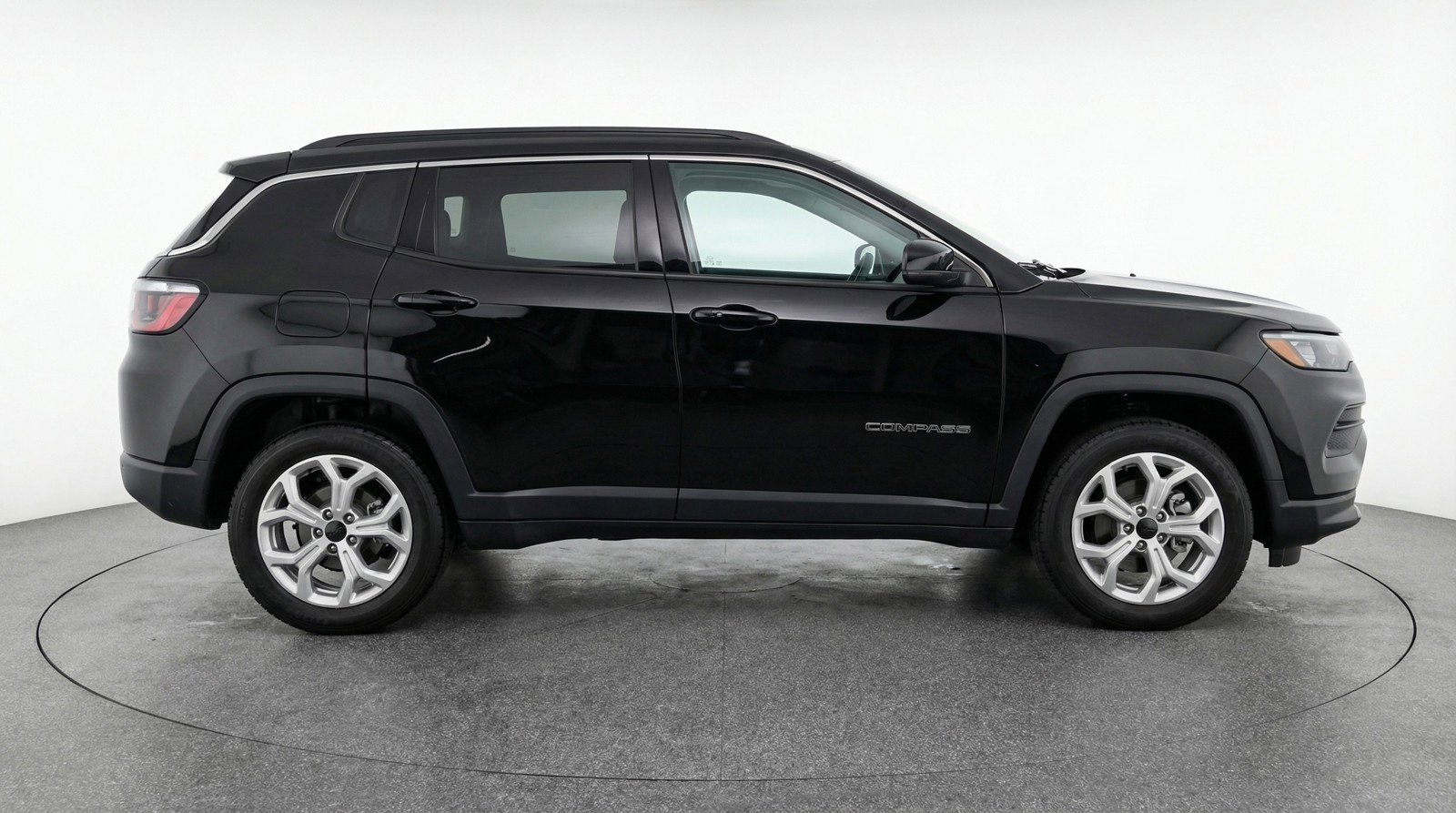 Used 2025 Jeep Compass Latitude AWD/4WD image 11