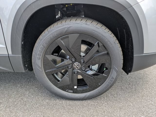 New 2026 Volkswagen Taos SE FWD image 11