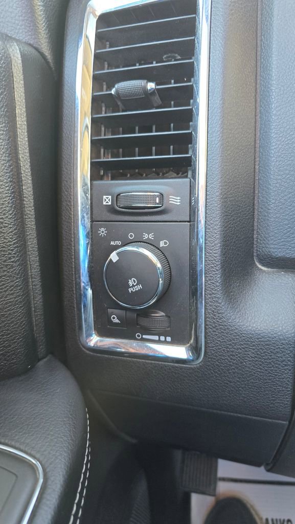 Used 2016 RAM 1500 Laramie w/ Convenience Group AWD/4WD image 15