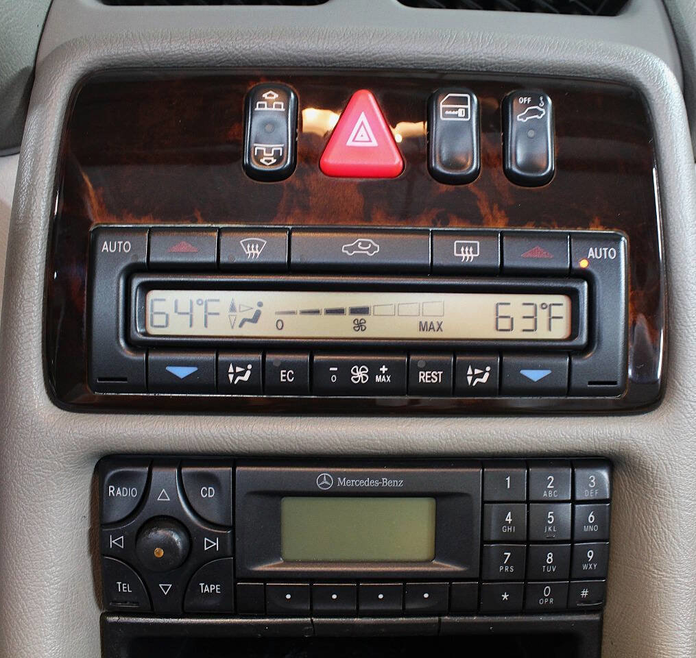 Used 2001 Mercedes-Benz CLK 320 Cabriolet image 17