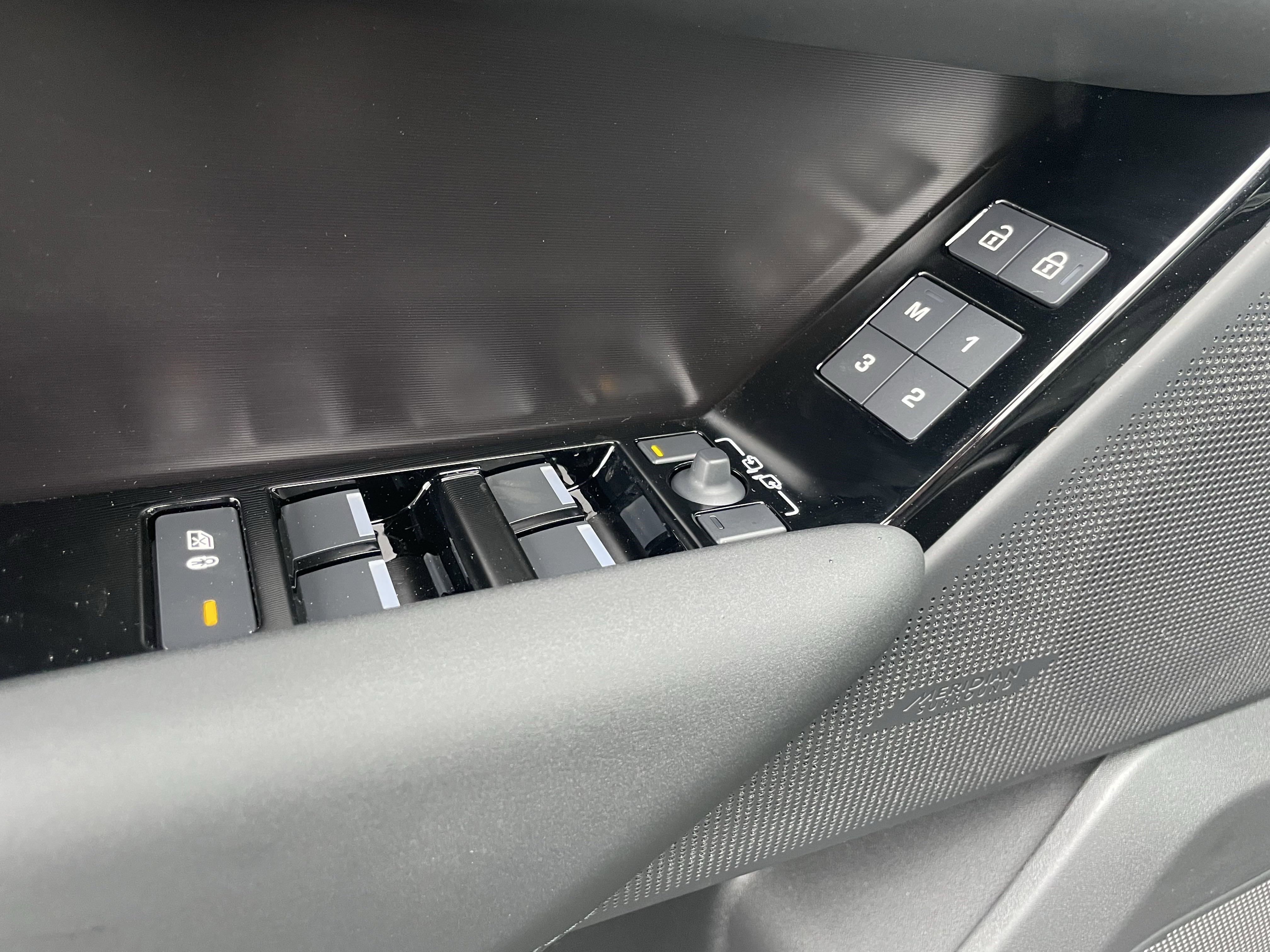 New 2026 Land Rover Range Rover Velar Dynamic SE image 11