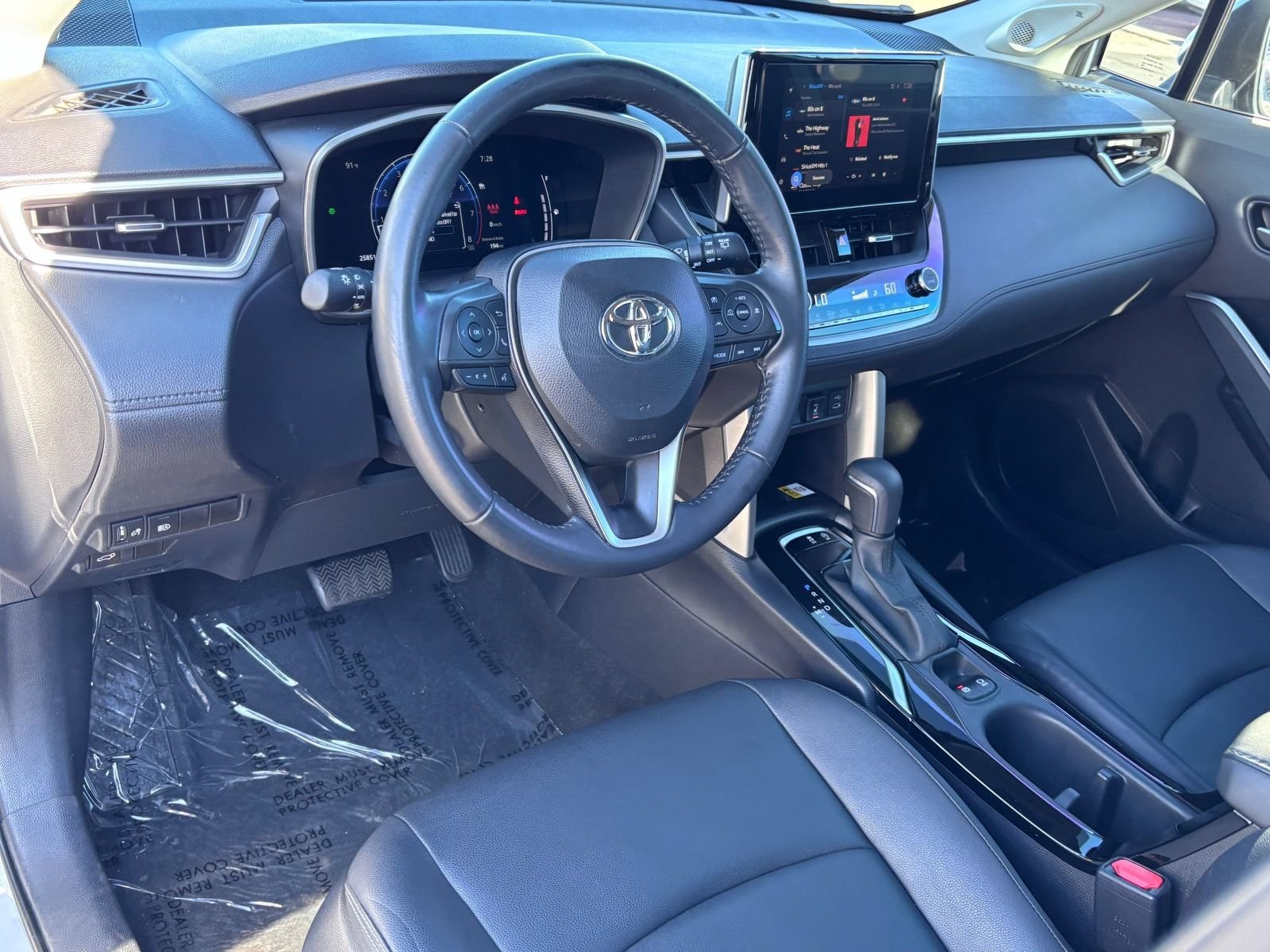 Used 2023 Toyota Corolla Cross XLE w/ Convenience Package AWD/4WD image 17
