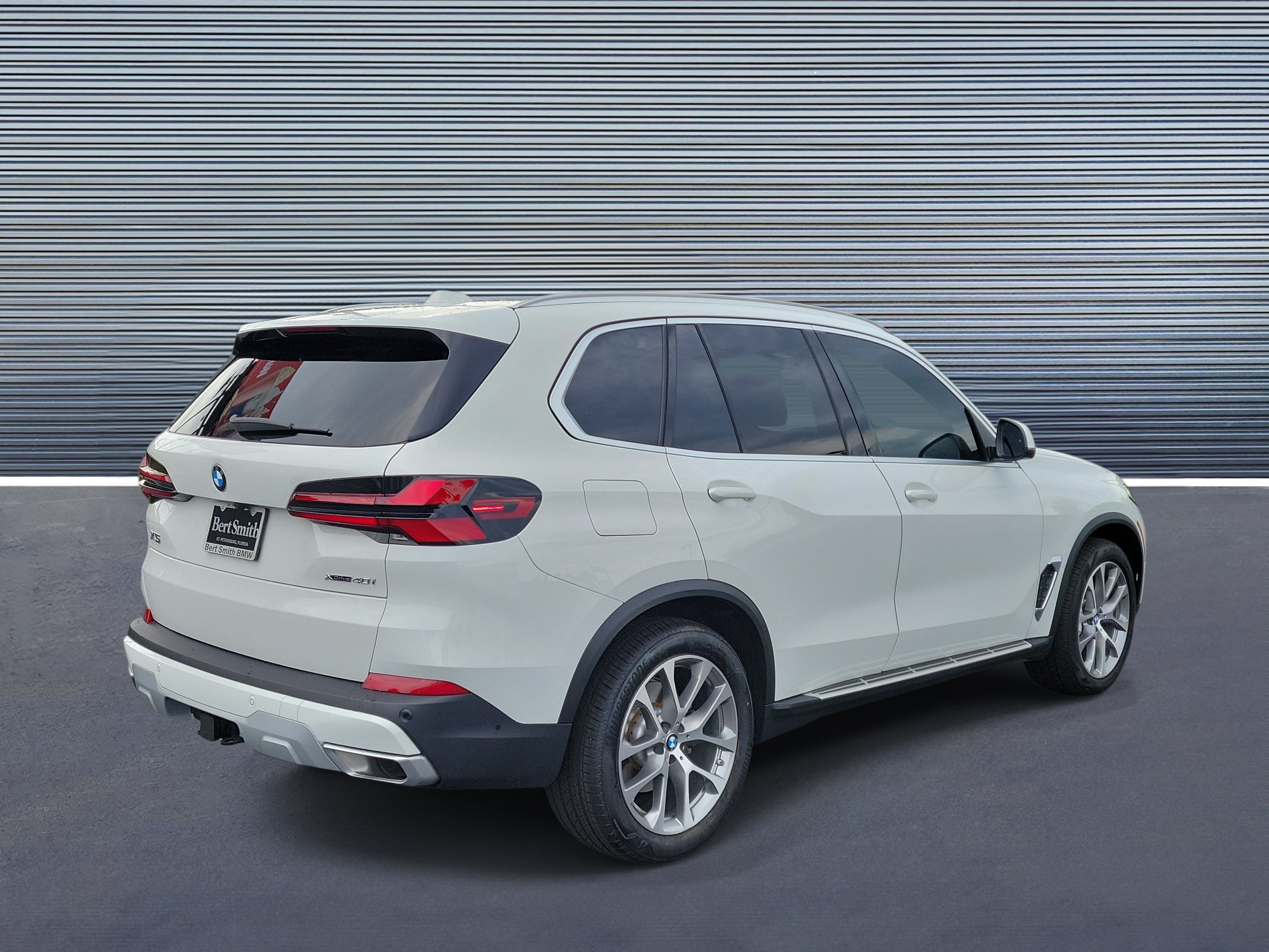 Used 2024 BMW X5 xDrive40i w/ Premium Package AWD/4WD image 3