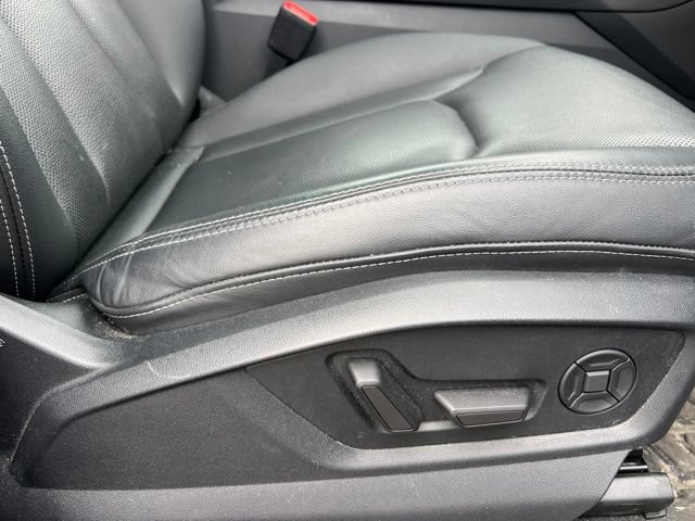 Used 2022 Audi Q8 Premium Plus AWD/4WD image 12
