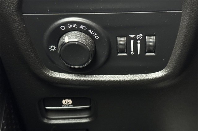 Used 2023 Jeep Grand Cherokee L Laredo image 44