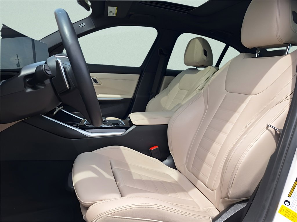 Used 2023 BMW 330i Sedan w/ Premium Package image 22