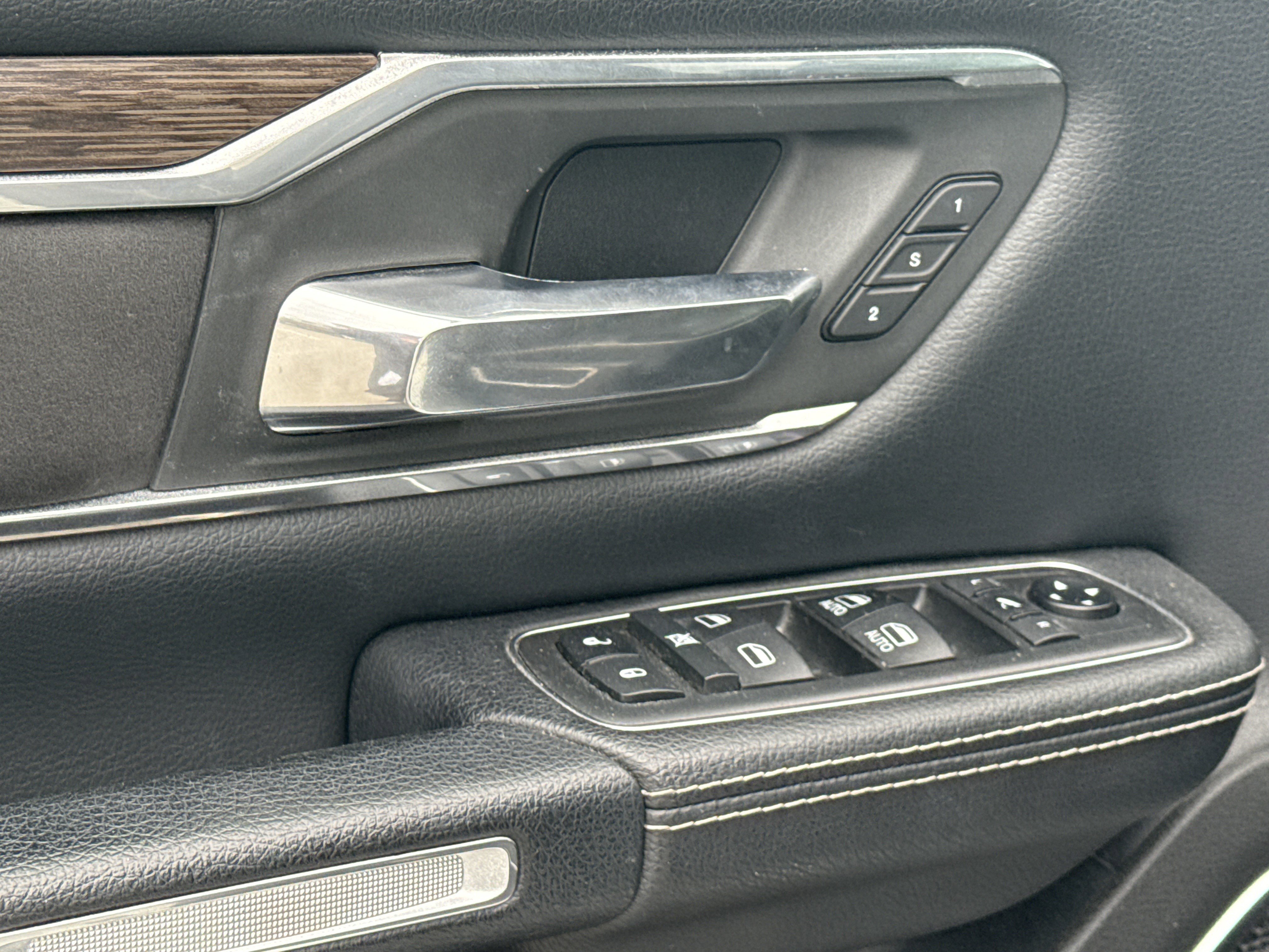 Used 2019 RAM 1500 Laramie image 14