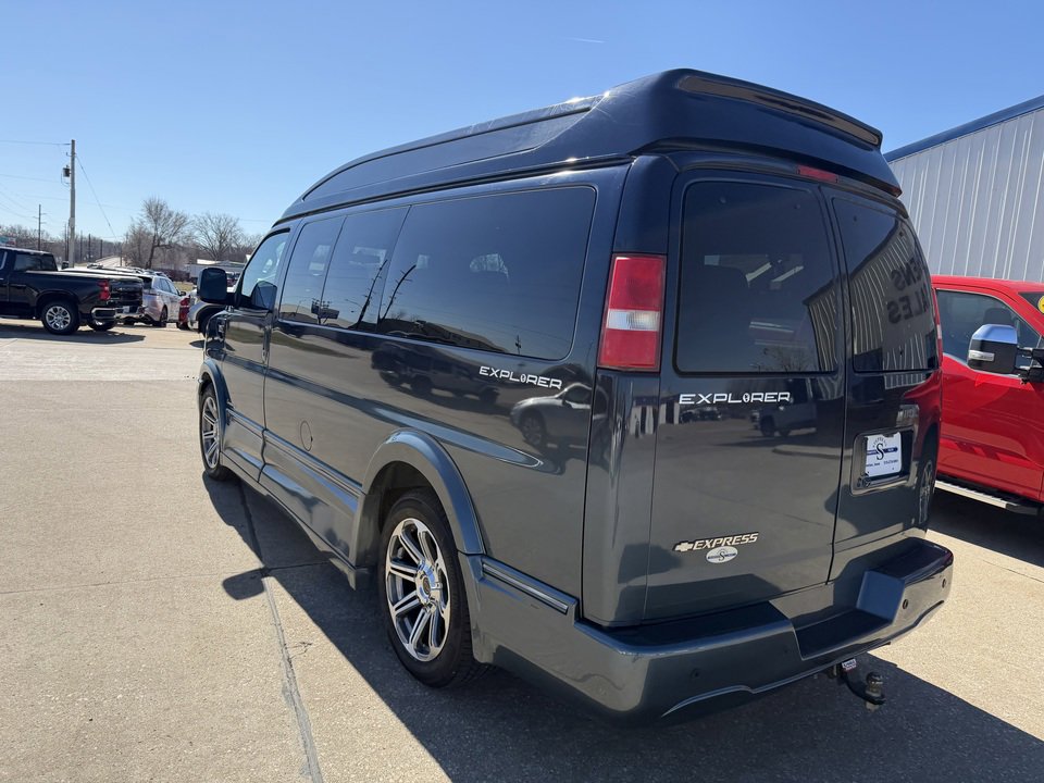 Used 2017 Chevrolet Express 2500 image 7
