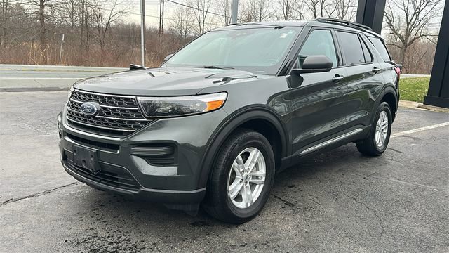 Used 2023 Ford Explorer XLT AWD/4WD image 2