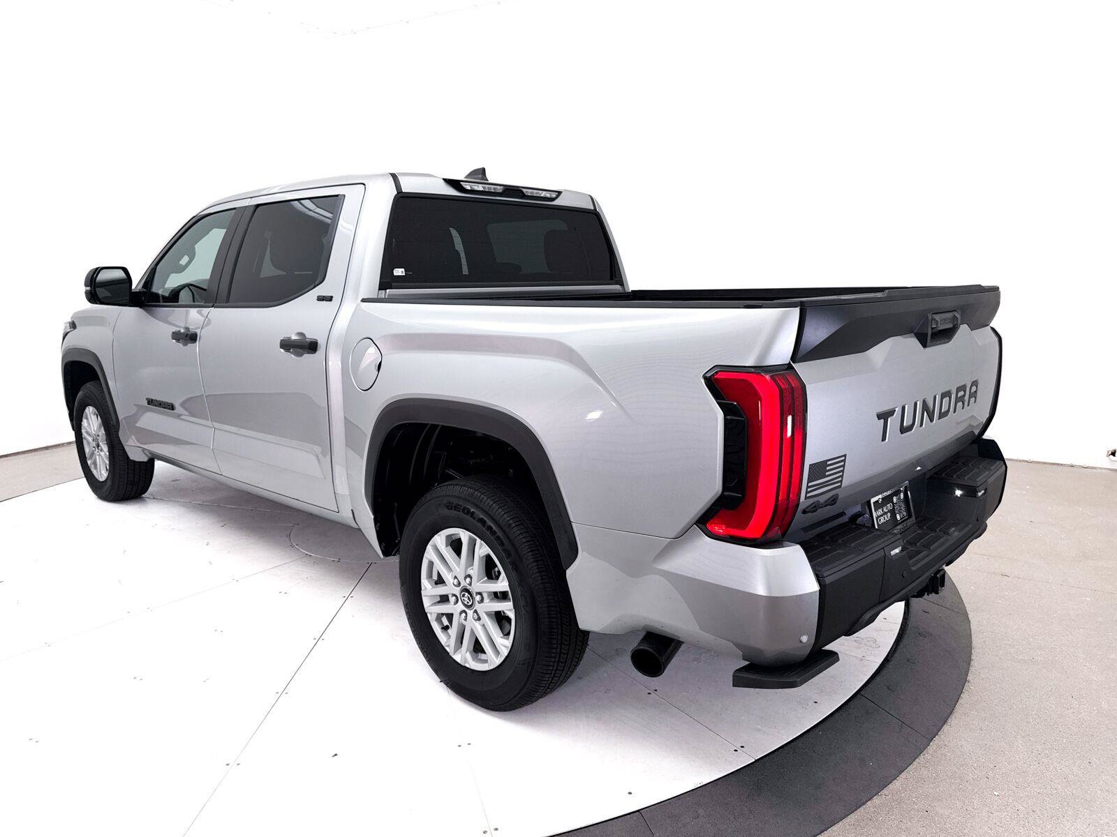 Used 2025 Toyota Tundra SR5 w/ SR5 Convenience Package AWD/4WD image 16