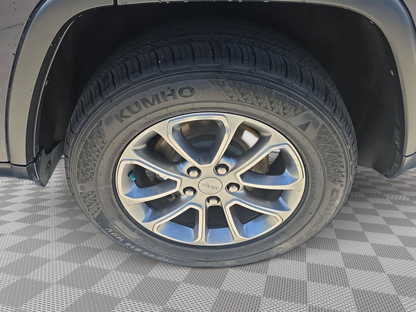 Used 2016 Jeep Grand Cherokee Limited AWD/4WD image 12
