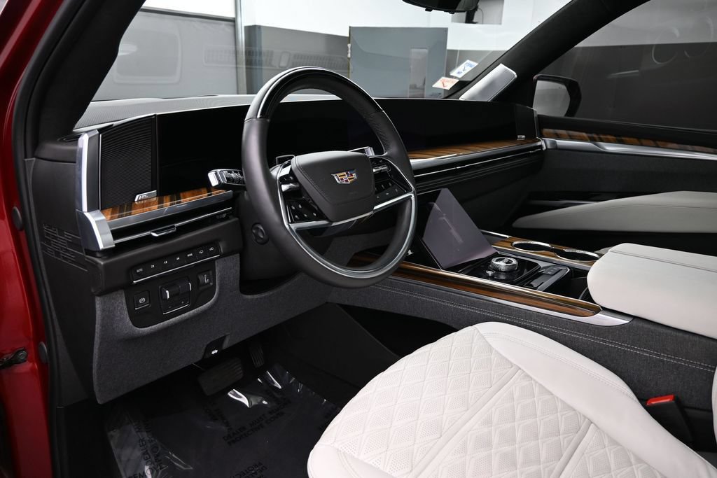 Used 2025 Cadillac Escalade ESV Sport Platinum w/ LPO, Floor Liner Package AWD/4WD image 13