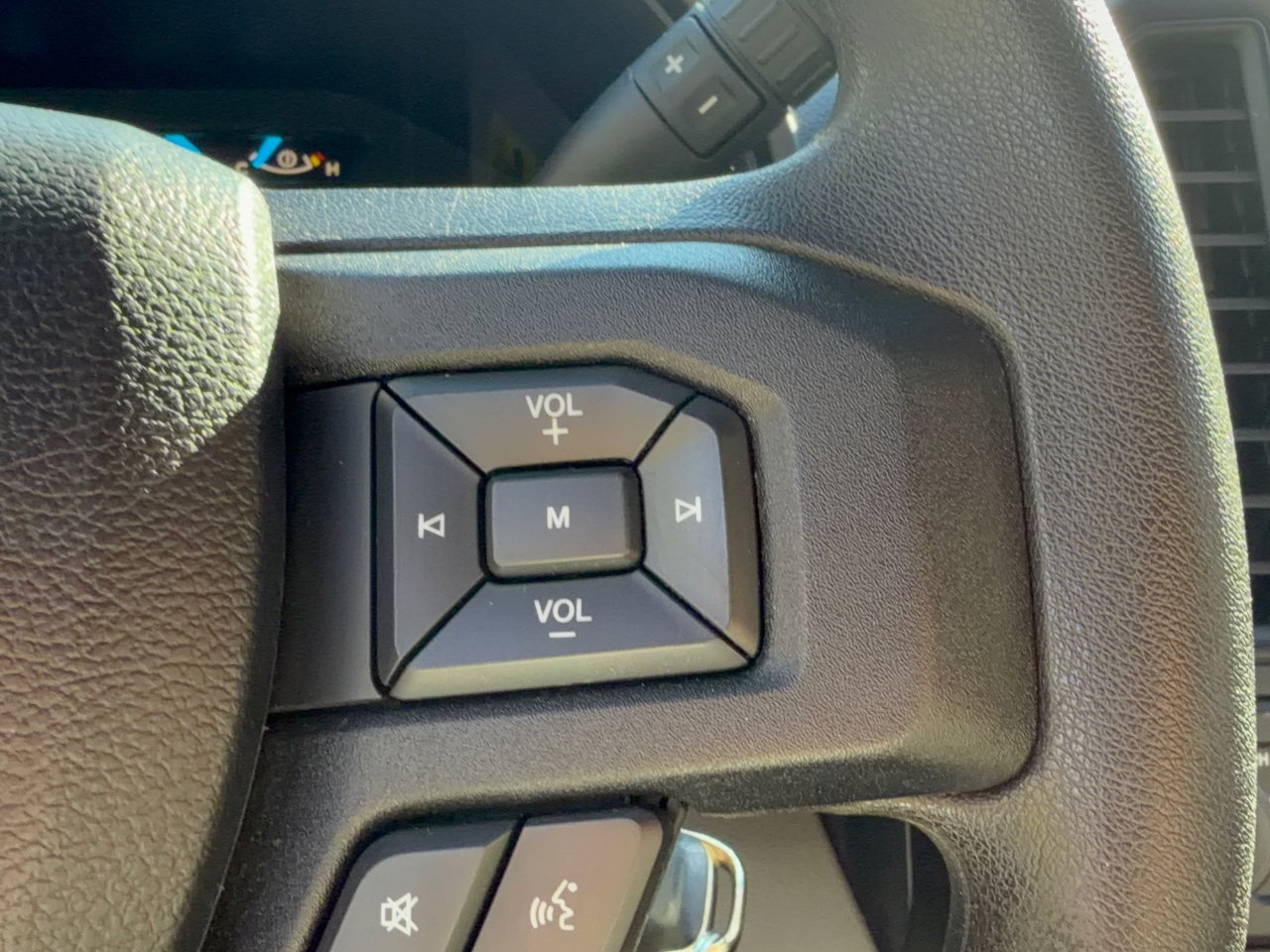 Used 2016 Ford F150 XL w/ Equipment Group 101A Mid AWD/4WD image 18