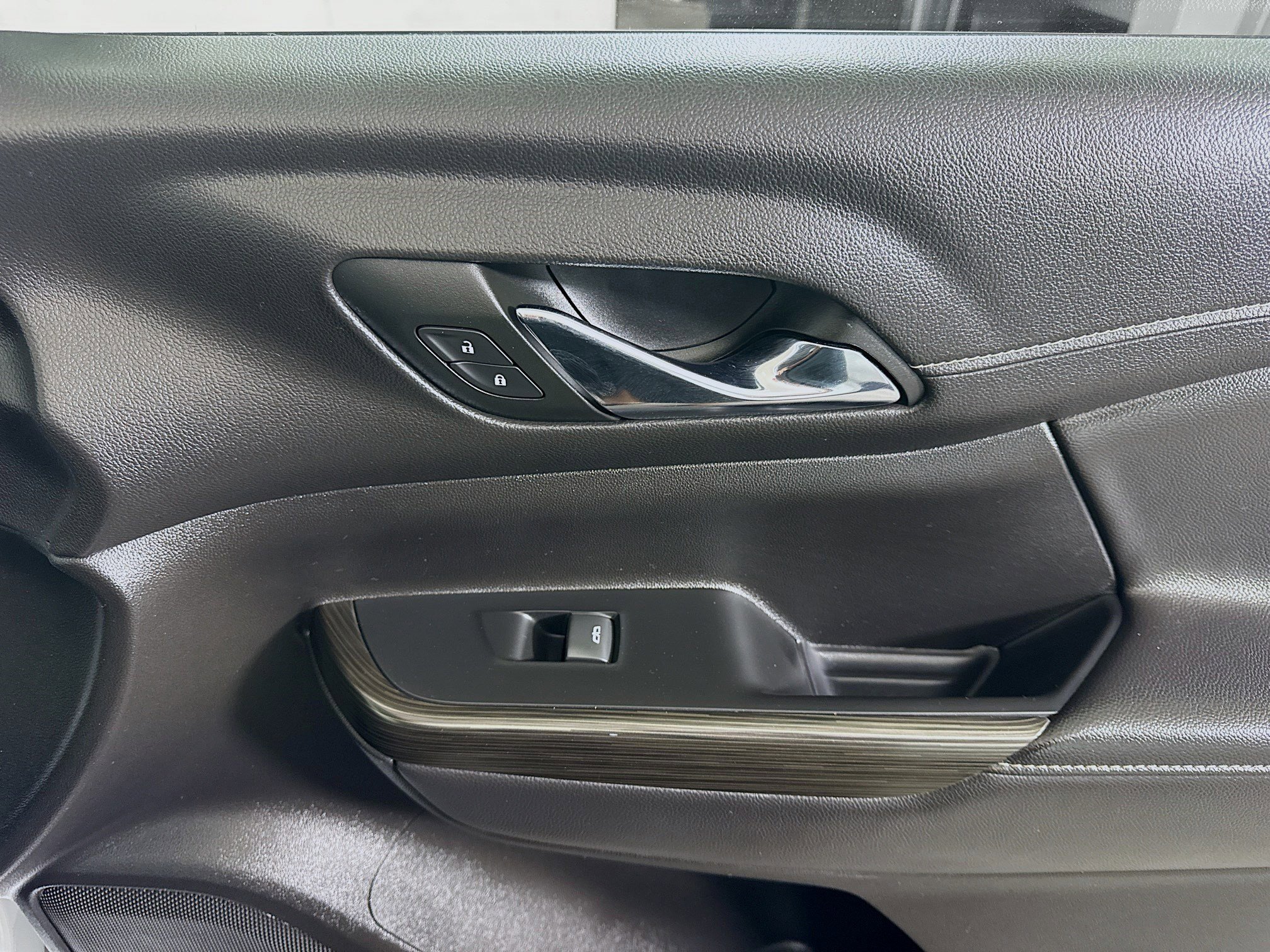 Used 2023 GMC Acadia SLT image 31