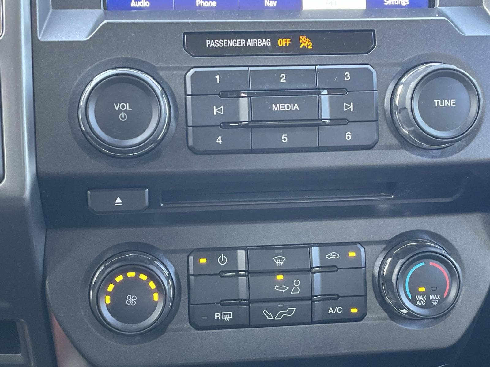 Used 2015 Ford F150 XLT image 23