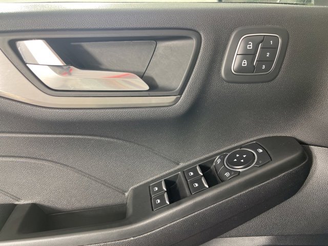Used 2022 Ford Escape Titanium image 27