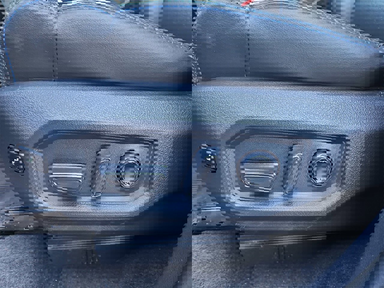 Used 2023 Toyota Tundra Platinum image 33