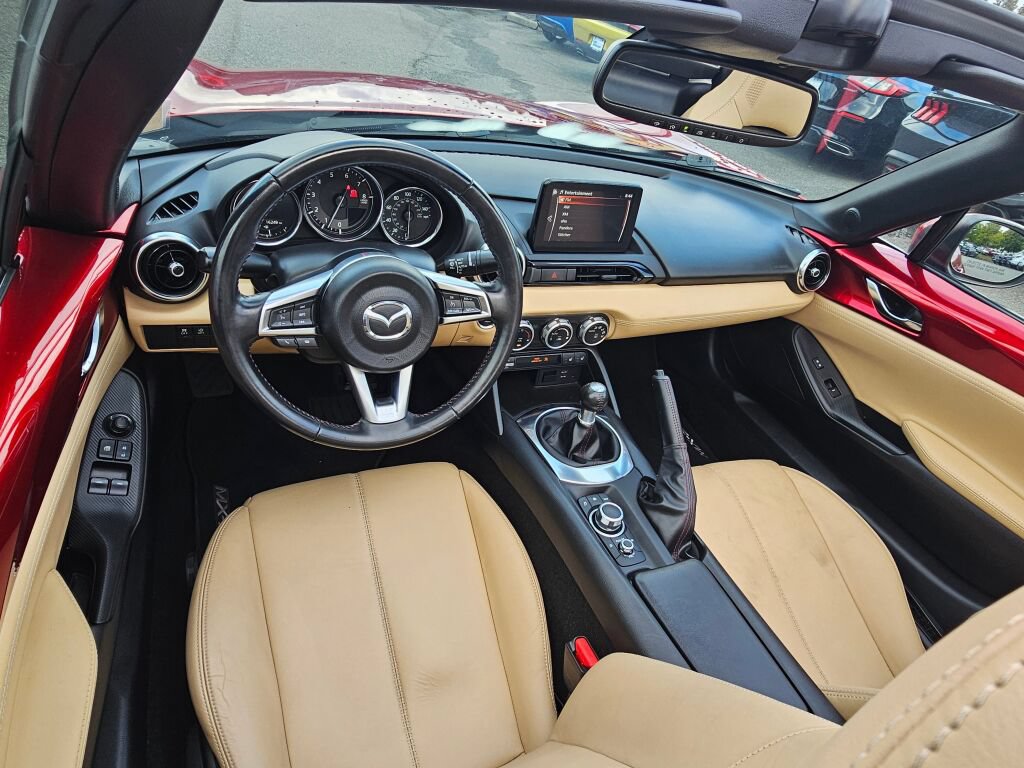 Used 2019 MAZDA MX-5 Miata RF Grand Touring w/ GT-S Package RWD image 22