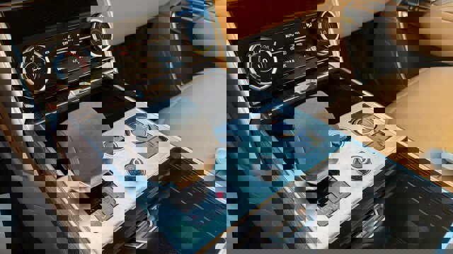 Used 2023 Land Rover Range Rover Long Wheelbase SE image 23